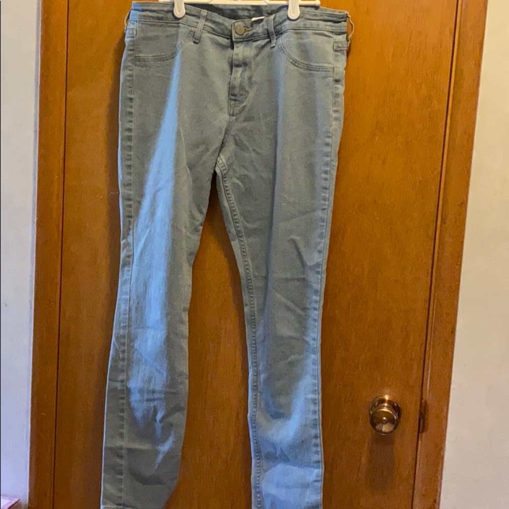 H&M light wash skinny jeans